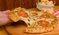 Chr. Hansen lança nova cultura de queijo para pizza que reduz escurecimento