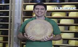 A Queijo D'Alagoa-MG leiloa queijo de 12kg pela internet