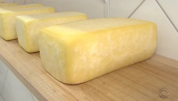 queijo artesanal serrano - leite cru 