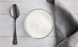Como é feito o iogurte grego?