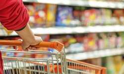 Brasileiro vai menos ao supermercado e reduz volume de compras a cada ida