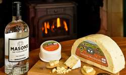 Inglaterra: Wensleydale Creamery se une com Masons e criam novo queijo com gim