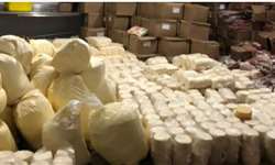 Sefaz encontra 50 toneladas de queijo muçarela clandestino em Fortaleza
