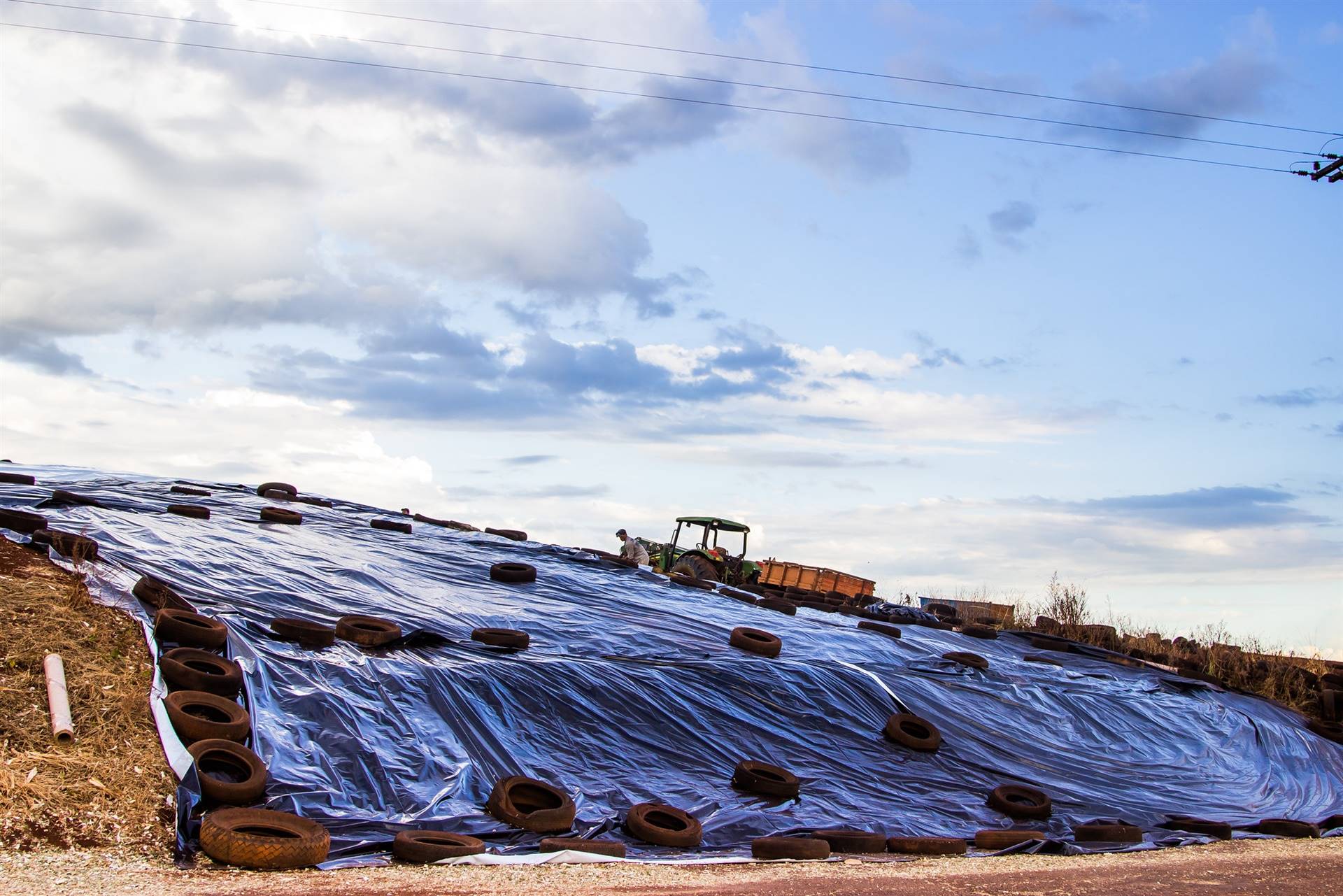 Silagem de milho: e se a garagem do seu carro fosse de lona?