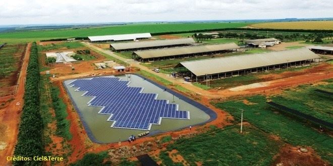 Sistema fotovoltaico em estrutura flutuante na Fazenda Figueiredo em Cristalina (GO).