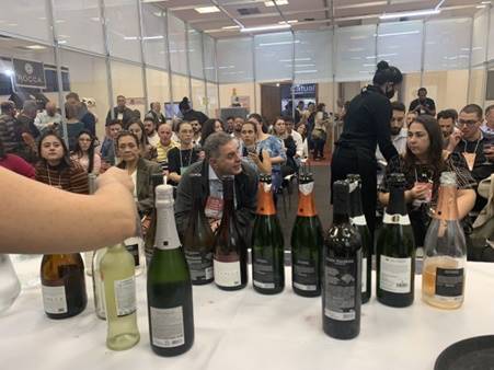 Curso de harmonização de queijos e vinhos, durante a EXPOLAC 2022.