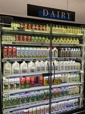 Freezer de lácteos no mercado