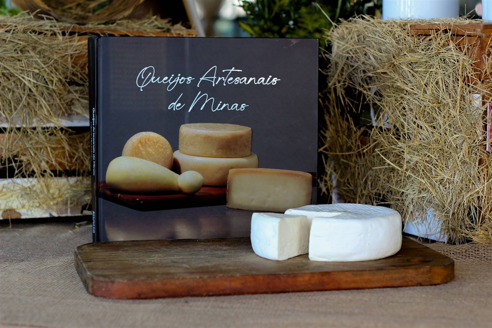 Emater-MG lança livro que revela as histórias por trás da produção dos queijos artesanais de Minas