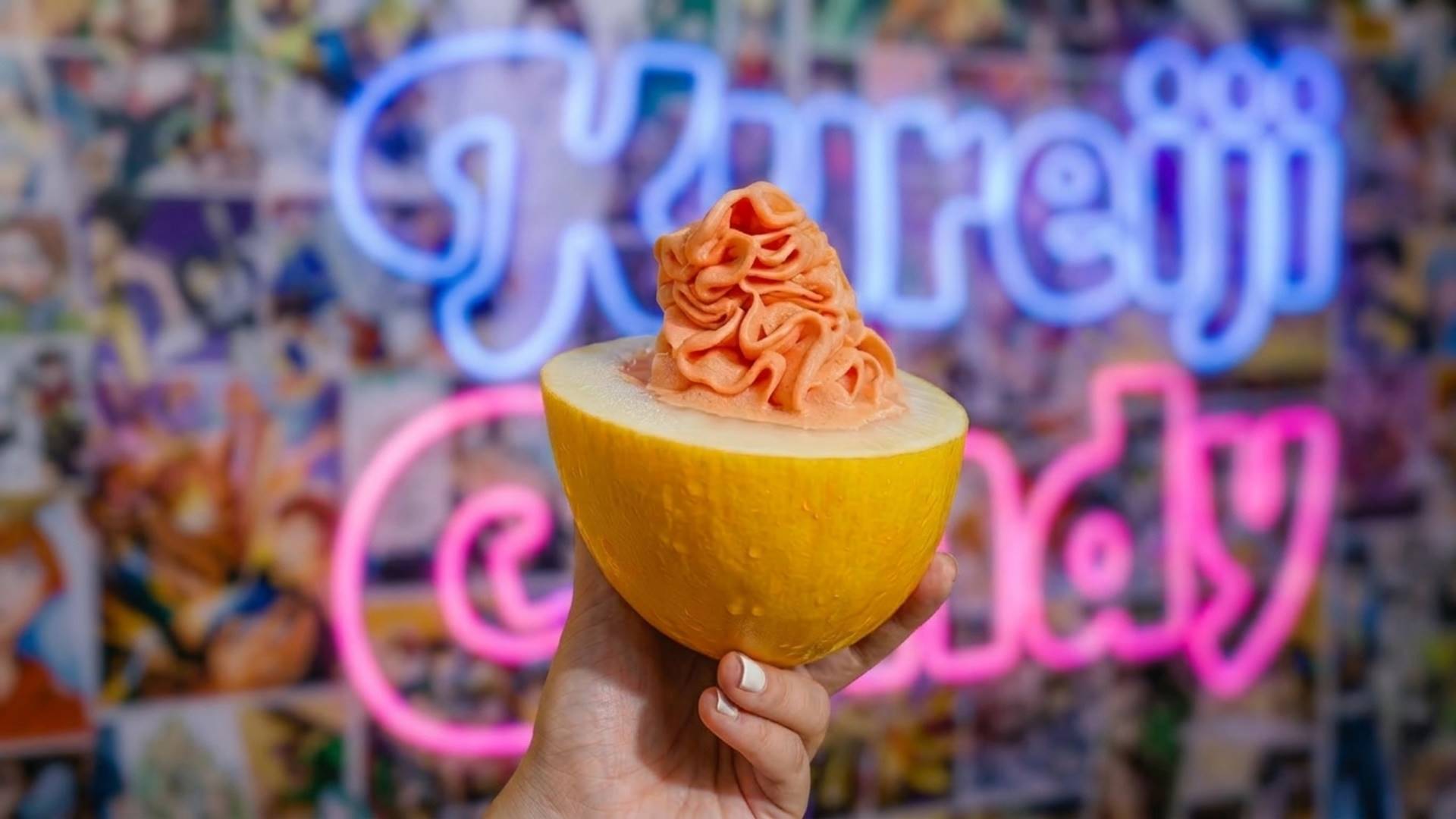 Curiosidade: sorvete servido na própria fruta vira fenômeno em São Paulo e chama atenção no mercado