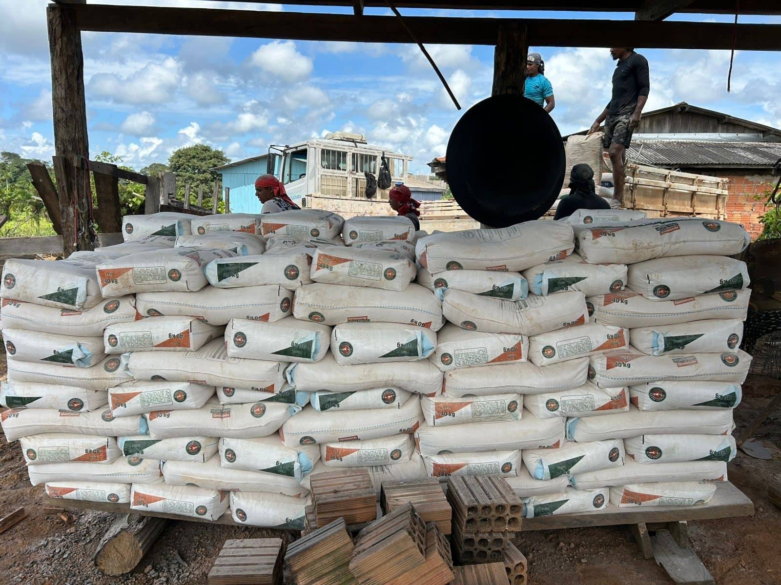 Governo do AC beneficia mais de 230 produtores com insumos para fortalecimento da pecuária leiteira
