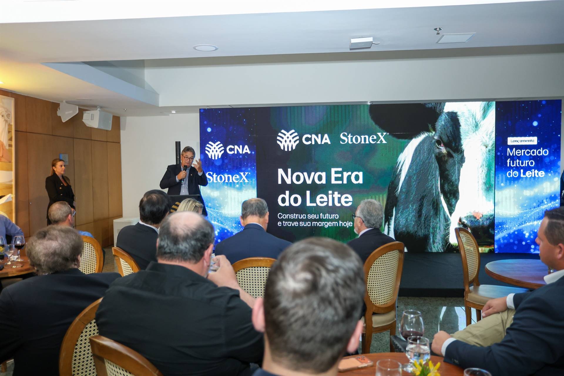 mercado futuro leite StoneX e CNA