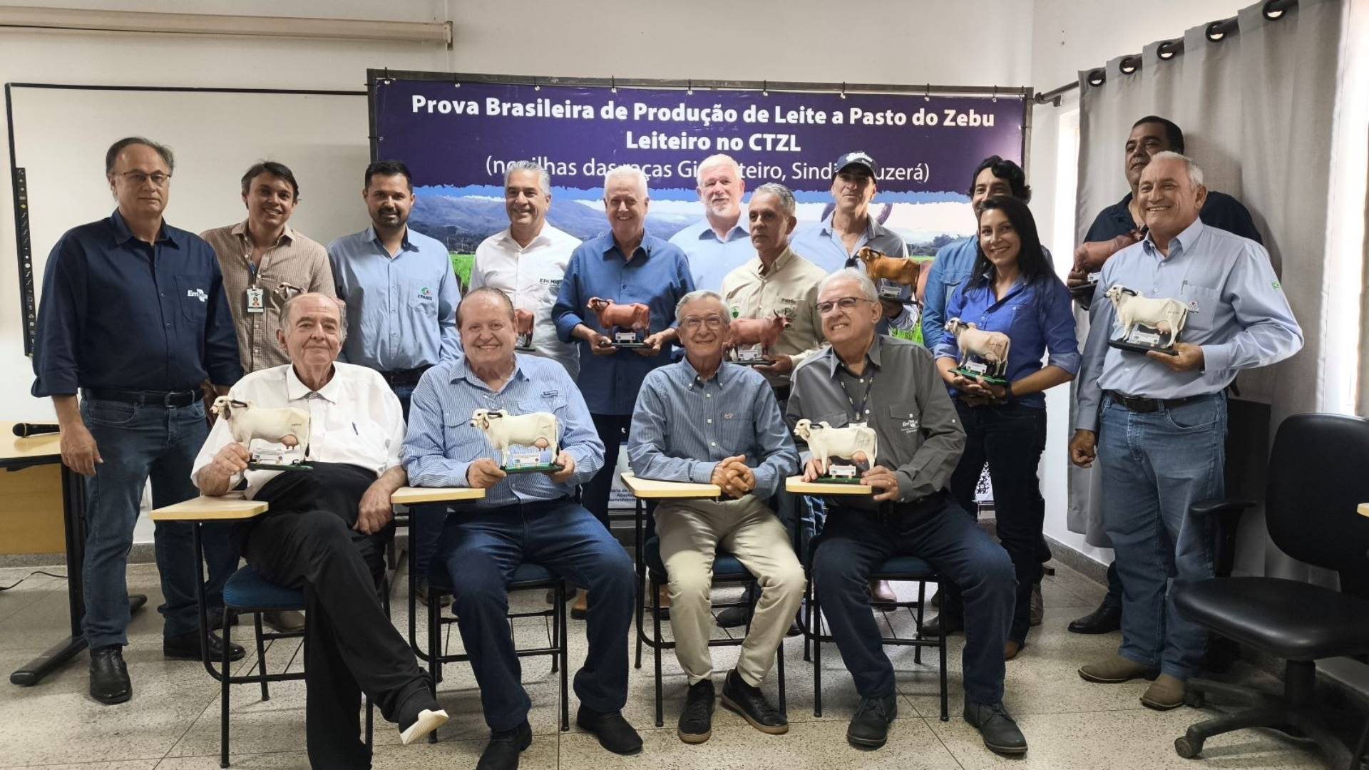 CTZL encerra décima Prova Brasileira de Produção de Leite a Pasto com premiações e homenagens