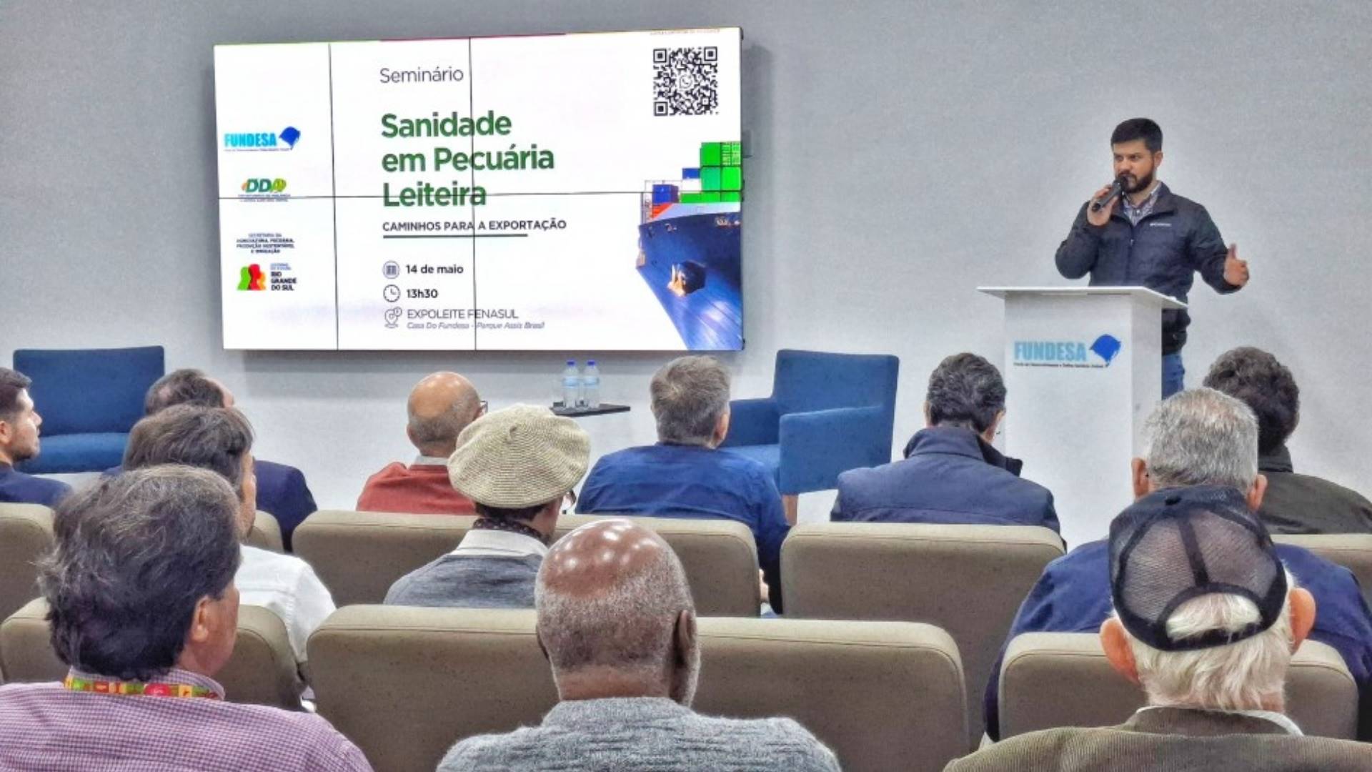 Seminário discute caminhos para a exportação na pecuária leiteira