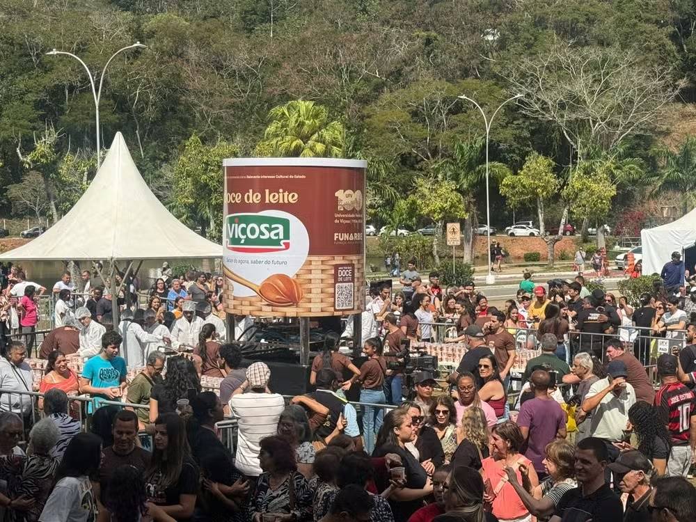 Viçosa bate recorde com lata gigante de 3,4 toneladas de doce de leite