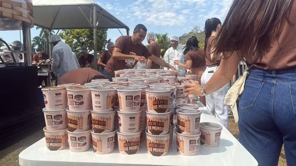 Viçosa bate recorde com lata gigante de 3,4 toneladas de doce de leite