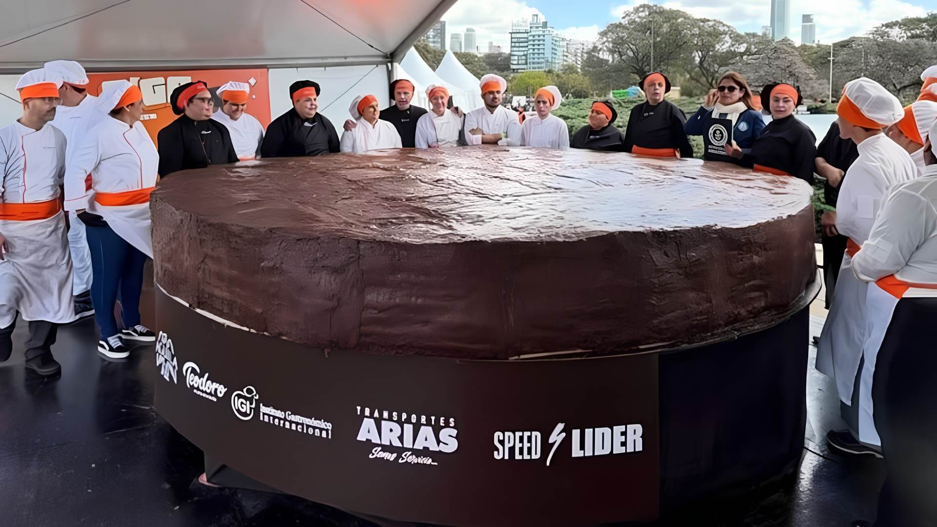 Curiosidade: alfajor de 3 toneladas bate recorde mundial na Argentina