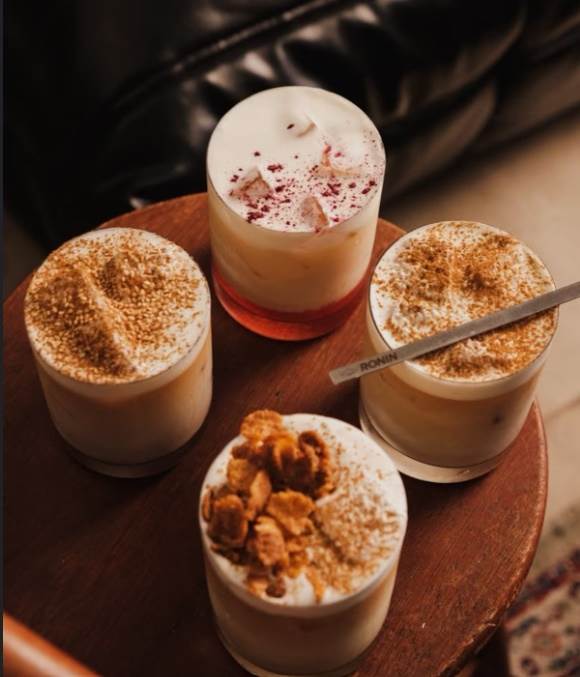 Zaatar, shoyu e tahine no café com leite? A onda de lattes 