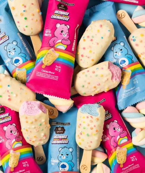 Cacau Show lança picolés dos Ursinhos Carinhosos nos sabores agodão doce e tutti-frutti