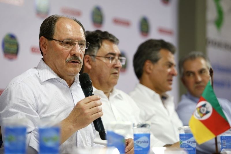 José Ivo Sartori participou da reunião do Codesul em Cascavel (PR) - Jornal do Comércio (http://jcrs.uol.com.br/_conteudo/2017/02/economia/545978-regiao-sul-pode-unir-inspecao-de-produtos-de-origem-animal.html)