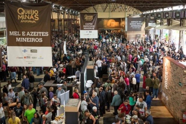 queijos mineiros artesanais feitos com leite cru