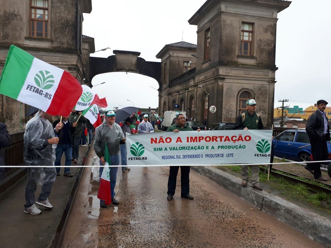 manifestação - produtores de leite 