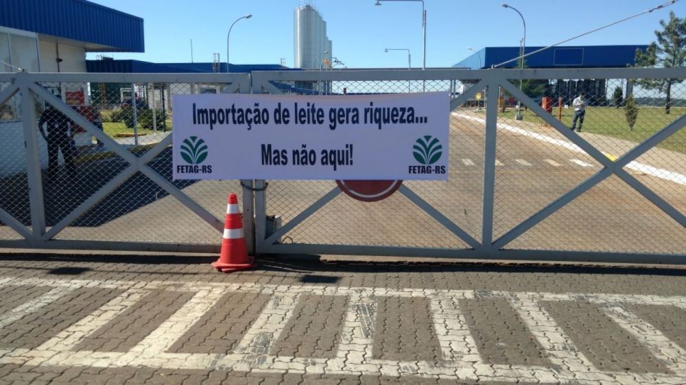 protesto - produtores de leite 