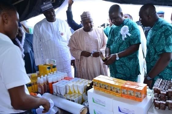 produtores de leite sendo treinados na Nigéria 