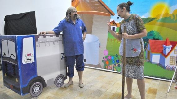 SC: Parte da cadeia produtiva do Leite é retratada em peça de teatro