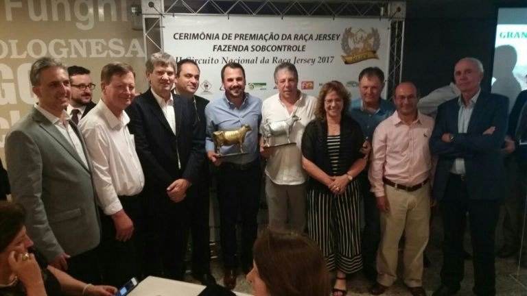 ABRALEITE na entrega de premiação na Festa de Encerramento do 2° Circuito Nacional da Raça Jersey