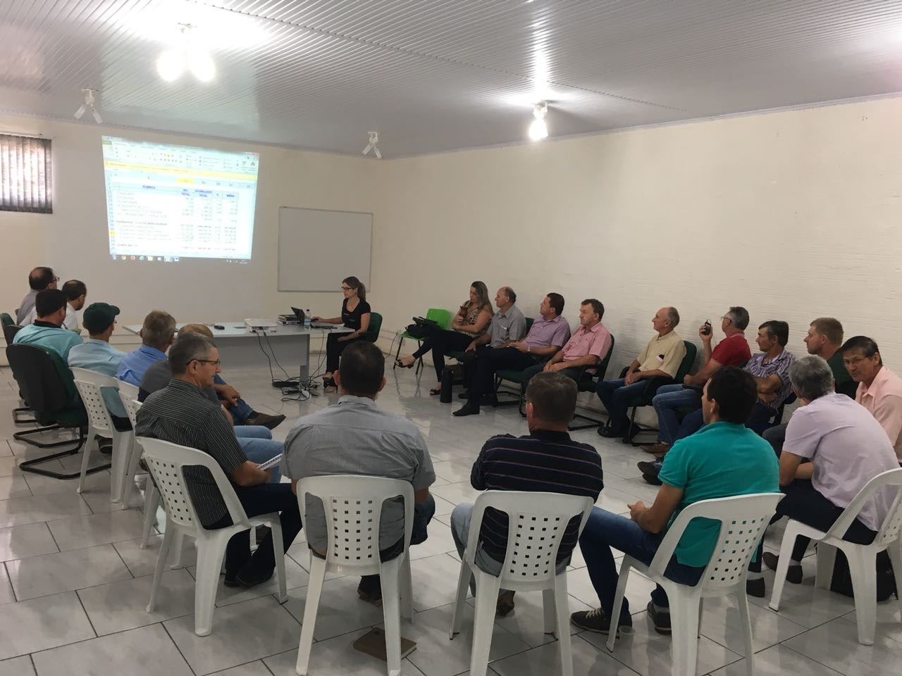 Sistema Agricoop aumenta produção em mais de um milhão de litros de leite