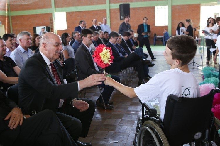 Ministério doa 49 toneladas de leite em pó para 32 Apaes no Rio Grande do Sul