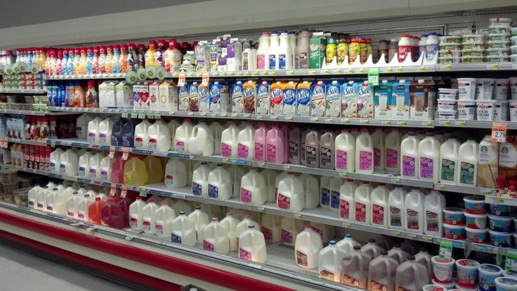 EUA: Walmart começa a produzir leite próprio e laticínios cancelam contratos com produtores