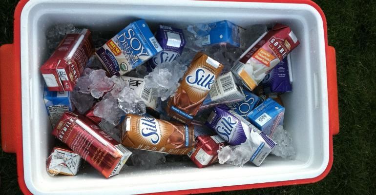 EUA: FDA avalia rotulagem de produtos vegetais que usam a palavra 'leite' e outros derivados