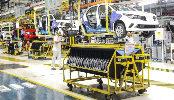 Estagnada, indústria tem a menor fatia do PIB desde o final dos anos 40