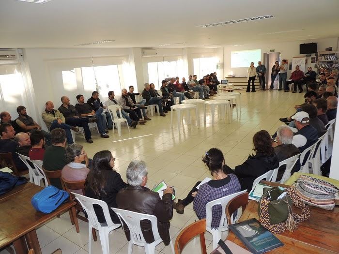 Troca de informações sobre leite  orgânico empolga 60 produtores e técnicos