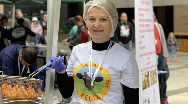 Brasileiros fazem sucesso vendendo queijo brasileiro na China